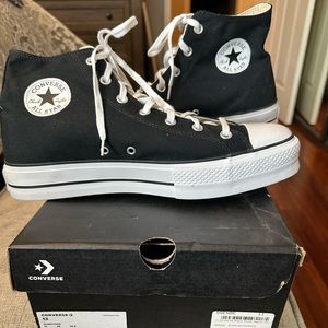 Brand New Women’s Converse Chuck Taylor Platform